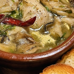 青森にんにくと鶏ハツのアヒージョ