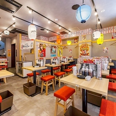 落ち着いたモダンな雰囲気の店内。ゆったりくつろげる、お座敷席もございます！1人様でも団体様でも大歓迎です！