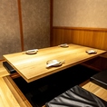 おいしい料理、日本酒を嗜むのに最適な落ち着いた雰囲気の個室を豊富にご用意してお待ちしております。