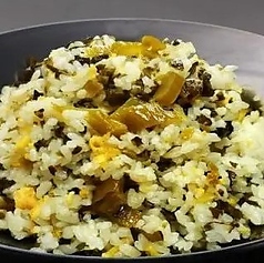 チャーシュー入り高菜炒飯/特製黒醤油の挽肉炒飯