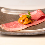 厳選素材をすし8だけの名物料理に♪肉割烹から仕入れる極上肉を贅沢に使用した「うにく」は必食です