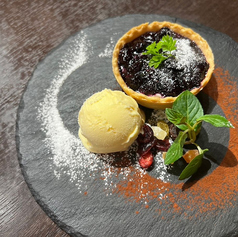 季節のフルーツタルト バニラジェラート添え