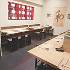 2人掛けのテーブル席は1席ございます。恋人同士でのご利用におすすめです♪ぜひ、二人だけの時間を心ゆくまでお楽しみください♪また、お一人様でのご利用もおすすめです。