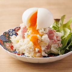 半熟たまのせ あおちょポテサラ