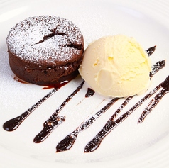 フォンダンショコラ　バニラアイス添え