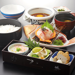 地元の食材を生かした料理の数々、多彩に取り揃えた郷土の味を、ぜひ皆様で味わいお楽しみください。