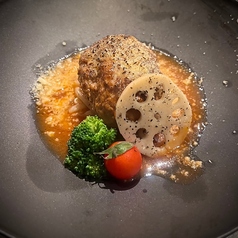 トマト煮込み飛騨牛ハンバーグ