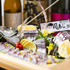 関あじの一本姿造り