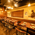 人数に応じた席レイアウトも柔軟に対応可能。レトロな照明と和モダンなインテリアに囲まれ、くつろぎながら盛り上がれる、渋谷の大人の宴会にぴったりな居酒屋です。飲み放題付きプランも多数ご用意しています。