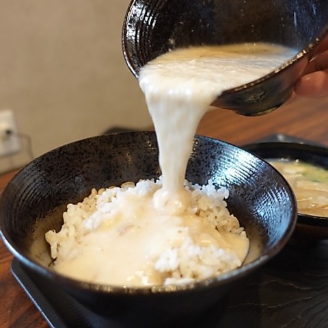奈良で自然薯を味わえる店は他になし！特製のダシと共に毎朝手間暇かけてすり下します