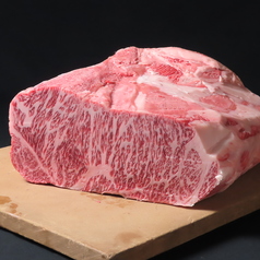 厳選の黒毛和牛や「霜降り馬刺し」などの逸品