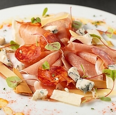 生ハムとチーズの盛り合わせ