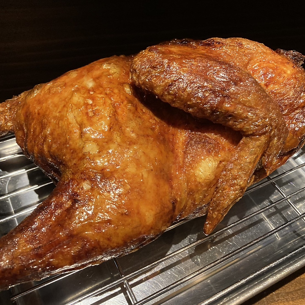 当店名物！ジューシーな鶏の半身揚げは限定10本でのご提供！売切御免の人気の逸品です♪