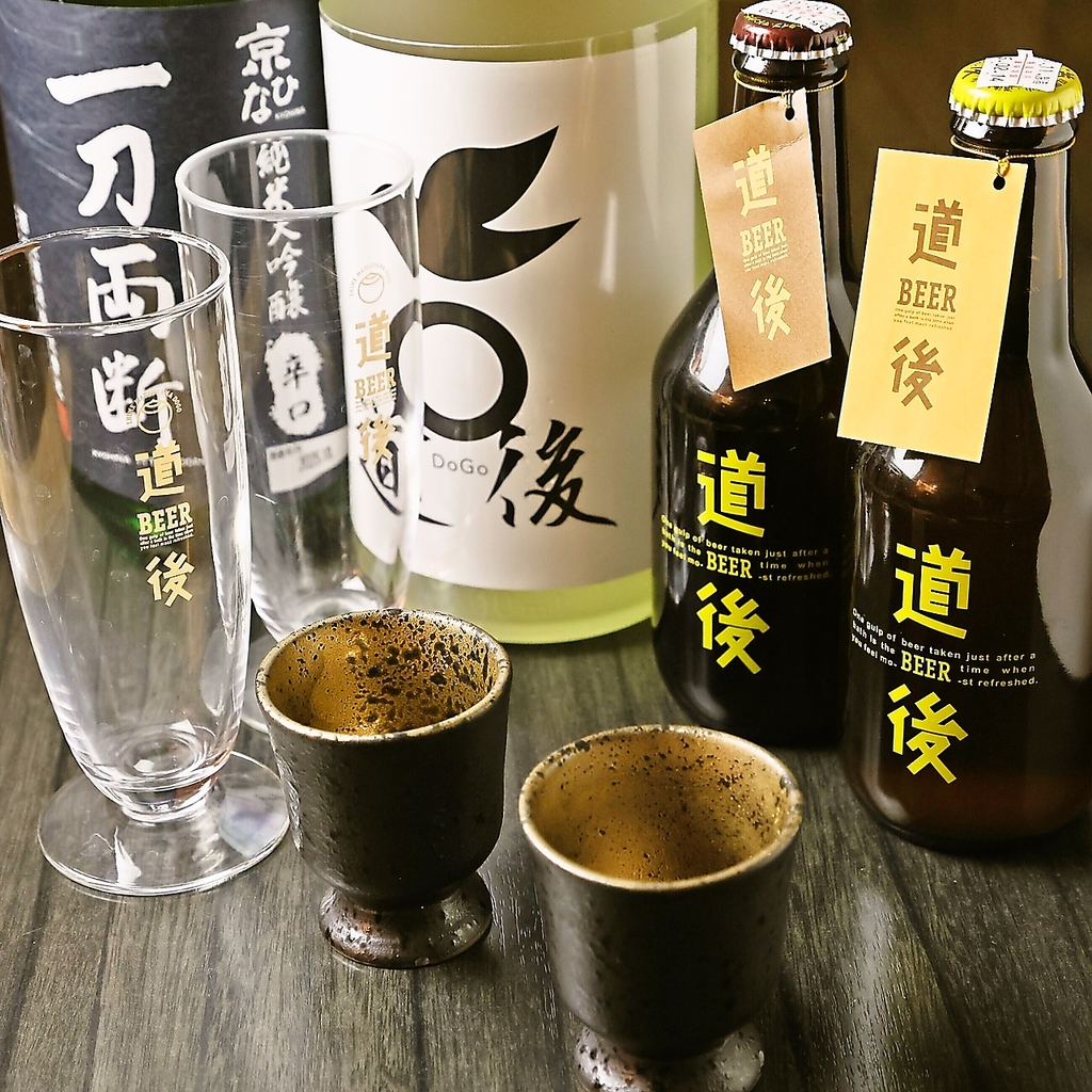 当店では、愛媛の地酒を豊富に取り揃えています。繊細な伝統の味をご堪能いただき、楽しいひとときを