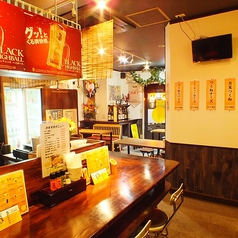 お仕事帰りにちょっと一杯立ち寄りやすいカウンターは、店主との会話もお楽しみいただけます。