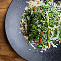 料理メニュー写真&nbsp;ケールサラダNYシーザードレッシング