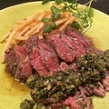 料理メニュー写真&nbsp;牛　赤身　チュミチュリソース　200g～　ステーキ&フリット