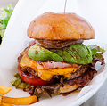 料理メニュー写真&nbsp;アボカドベーコンチーズバーガー