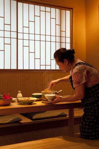 新橋駅、銀座駅徒歩3分。銀座8丁目のビル2Ｆにある【小料理屋 みな美】