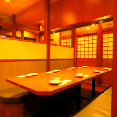 ≪ゆっくりとお食事を♪≫落ち着いた雰囲気の店内。デートや、誕生日などにもオススメ◎記念日のサプライズもお任せ下さい♪思い出に残る記念日を全力でサポートさせていただきます！ご宴会、お祝い事を華やかにする、宴会コースも多数ご用意しております。ご相談などお気軽にお問い合わせください！