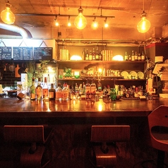 インテリアを眺めながら楽しめるカウンター席♪