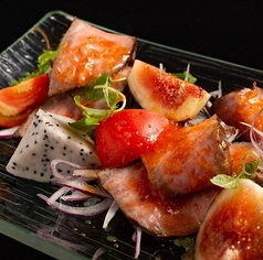 信州プレミアム牛ローストと旬野菜のサラダ