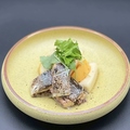 料理メニュー写真&nbsp;秋刀魚のコンフィと柿と蕪のサラダ