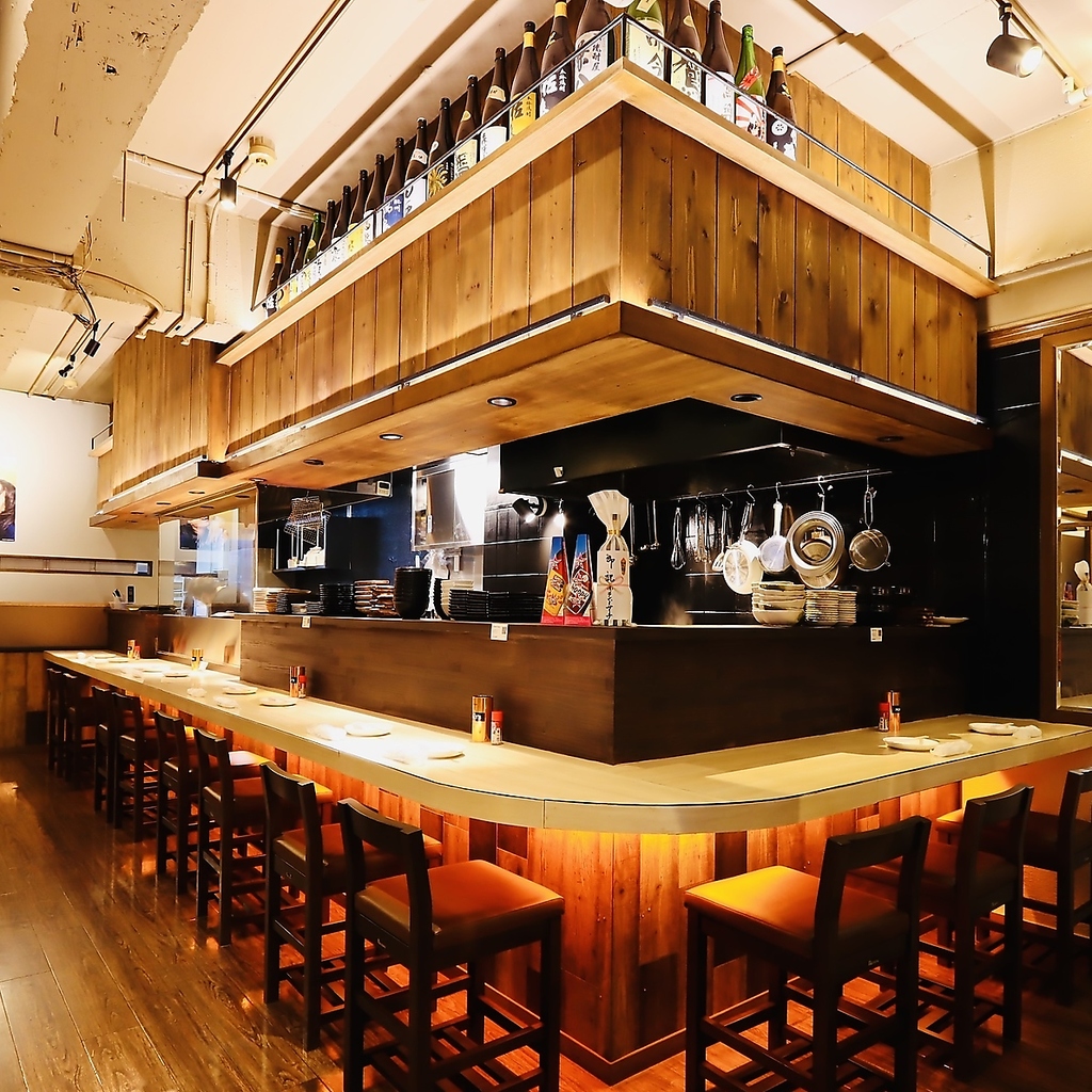 ライブ感のあるカウンター席もオススメです。団体様用の貸切個室もございます。