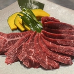 柔らかジューシーな炭火焼肉を存分に楽しむ至福の時間♪飲み放題付コースも各種ございます！