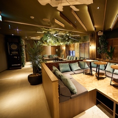 おひとり様~グループでもごゆっくりとお寛ぎいただけます!Wi-Fiやコンセントも完備◎