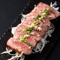 料理メニュー写真&nbsp;直火焼き 和牛タタキ