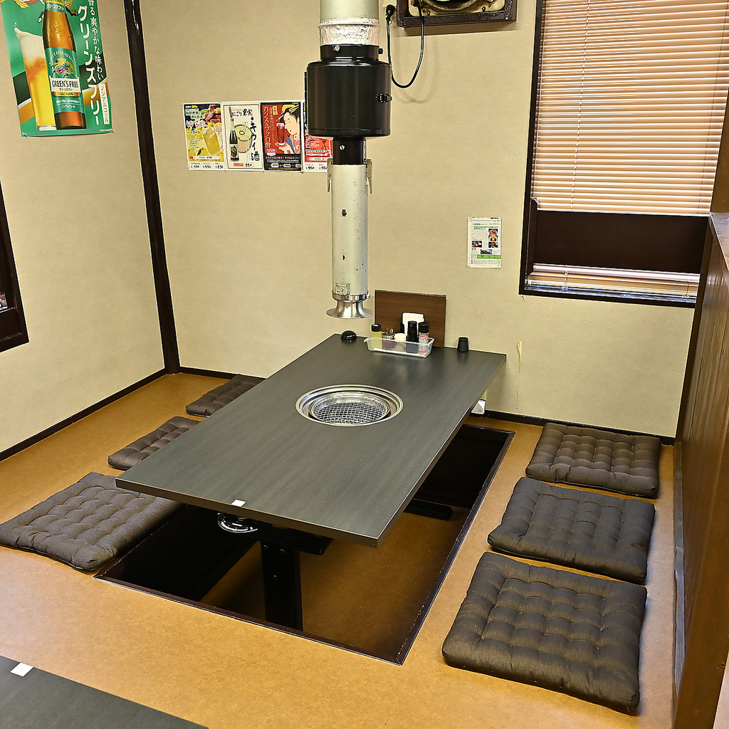 【お子様連れにも◎】掘りごたつの座敷で足もラクラク快適♪リラックス空間でお楽しみください！