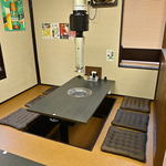 【お子様連れにも◎】掘りごたつの座敷で足もラクラク快適♪リラックス空間でお楽しみください！