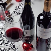 豊富なワインのラインナップ。定番の国はもちろん、各国、世界のワインをお楽しみくださいませ。