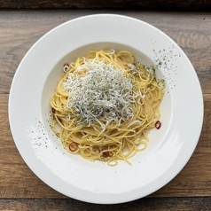 山盛りしらすのペペロンチーノ