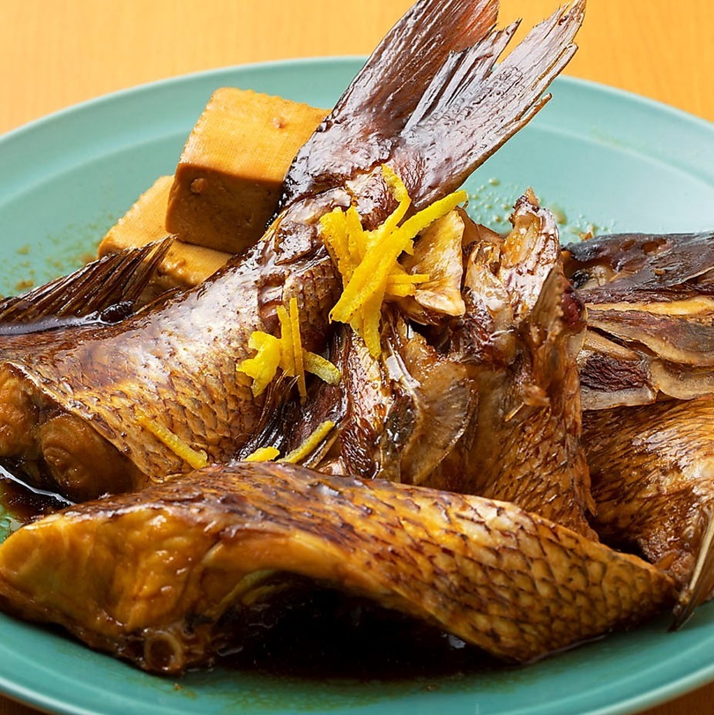 「名物」天野酒で炊いた鯛の煮付け。　天野酒を贅沢に使い日本酒の旨みを最大限生かした自慢の煮付け