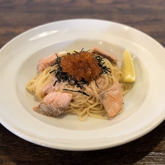 サーモン入り（たらこor明太子）スパゲッティにぷりぷりイクラを乗せて