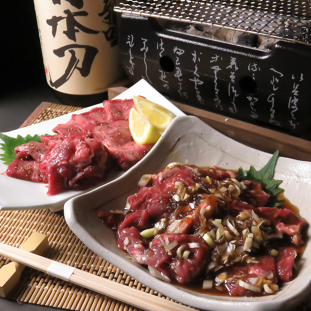 当店自慢の炭焼きは香ばしさが魅力！特製のタレで味付けされた各部位の肉の旨味をご堪能いただけます