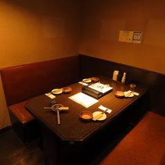 和庭園を思わせるような店内空間がかまどかの自慢のひとつ！掘りごたつ個室、テーブル個室、カウンター席と多種多様なお席をご用意しております。中には人気の高いお席もございますので、ご宴会の予定がお決まりになりましたら、お早めのご予約がおすすめです♪