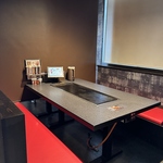 ゆったりお過ごしいただける掘りごたつ席もございます♪広いテーブルで快適にお食事可能です◎