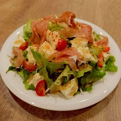 生ハムと崩し豆腐のごまサラダ