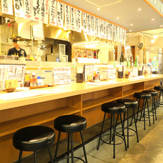 おひとり様の晩酌やサク飲みにおすすめのカウンター席をご用意しています♪※画像は系列店