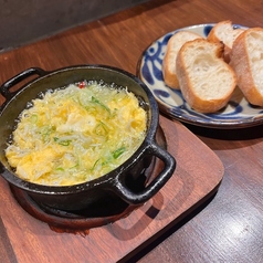 シラスと九条ネギの卵とじアヒージョ