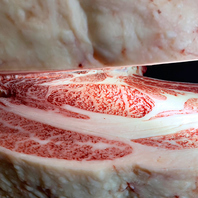 精肉店直売だから叶う、圧倒的な鮮度感をご堪能あれ！