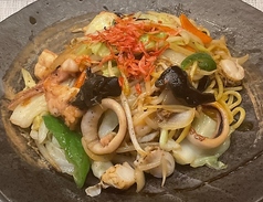 具材たっぷり海鮮塩焼きそば