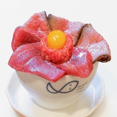 赤丼｜マグロ/ 黒毛和牛タタキ& ネギトロ卵黄