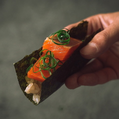 握ら寿司　サーモン 2貫