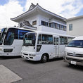 【無料送迎】鹿児島市内を中心に、無料送迎バスのサービスもいたしております。20名様よりご案内しております。詳しくは事前のお電話にてご相談ください。（六白亭が営業時間外の際には、ホテルユニオンにお問い合わせください。）