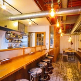 落ち着いた雰囲気の店内で、カウンター席で一人ゆっくりするのもよし、テーブルで楽しむのもよし。いろんな使い方ができるのがSoraのいいところです♪