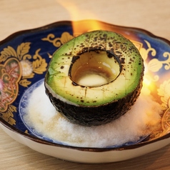 炎の焼きアボカド